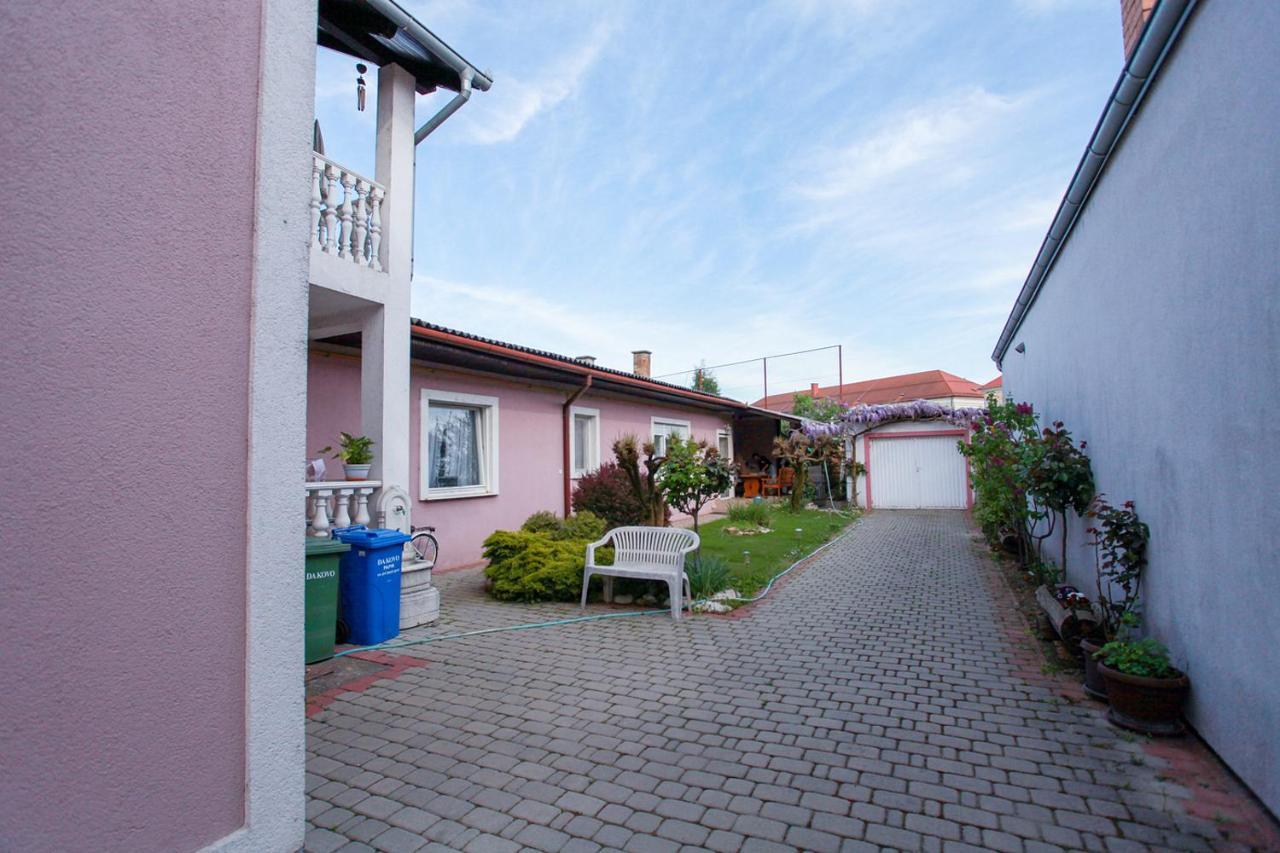 Apartman Ksenija Джяково Экстерьер фото